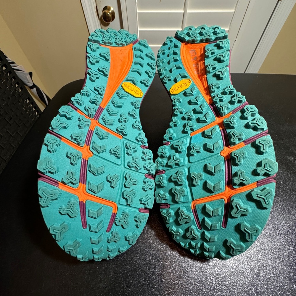 The North Face size 7.5 sneakers - Picture 7 of 12